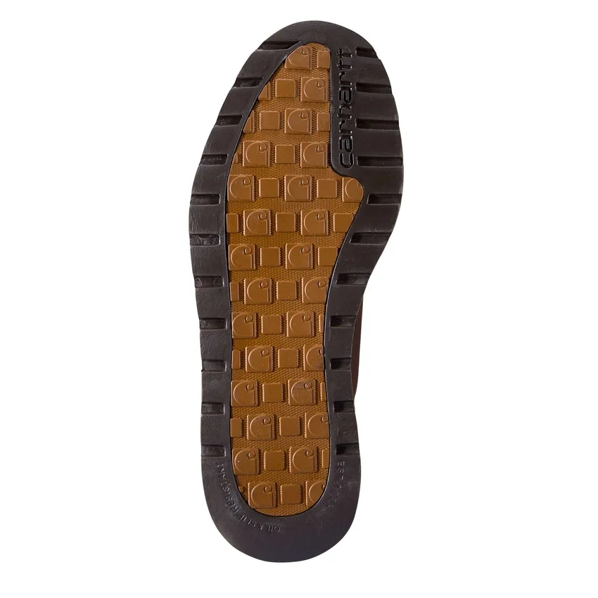 Buty typu chukka z klinowym obcasem i prostym czubkiem