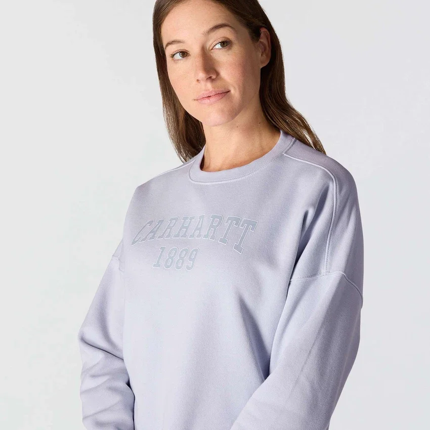 Damska bluza bez kaptura Carhartt 1889 o luźnym kroju i średniej gramaturze z nadrukiem