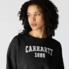 Damska bluza bez kaptura Carhartt 1889 o luźnym kroju i średniej gramaturze z nadrukiem