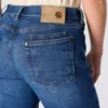 Dżinsy damskie Essential o średniej wysokości w pasie i prostych nogawkach z elastycznego denimu